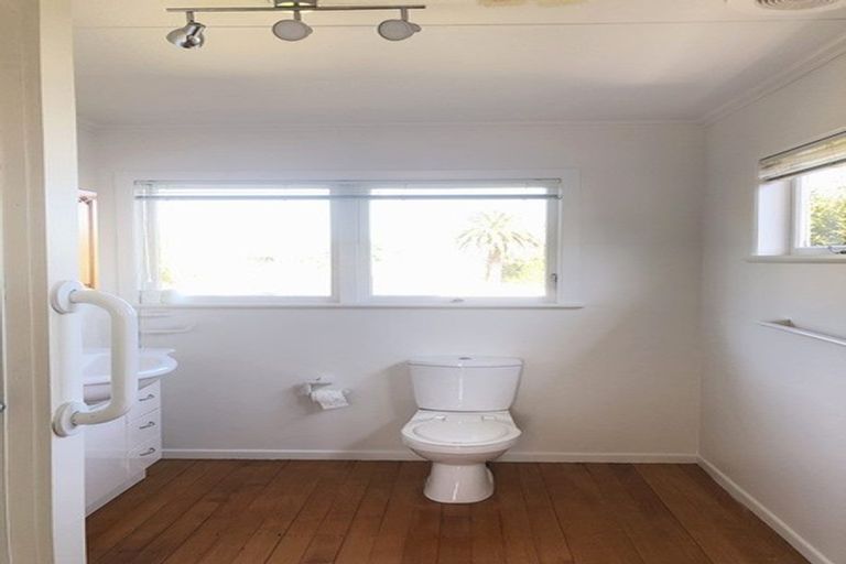Photo of property in 12-14 Clevedon Road, Papakura, 2110