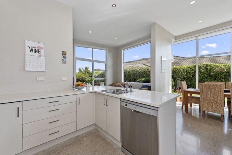 Photo of property in 5 Oldfield Court, Huntington, Hamilton, 3210