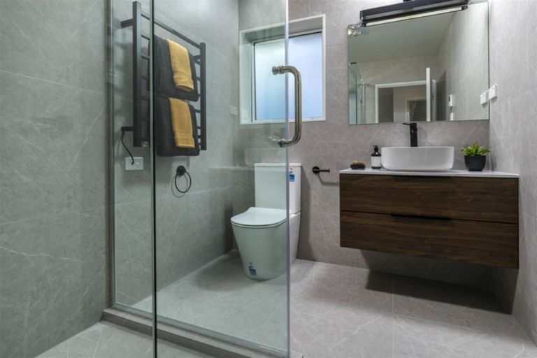 Photo of property in 16 Barrique Road, Kumeu, 0810