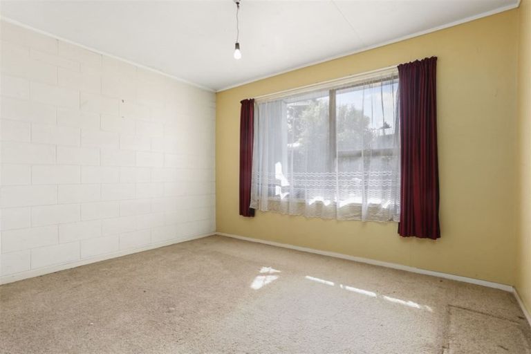 Photo of property in 2/16 Valron Road, Te Atatu South, Auckland, 0602