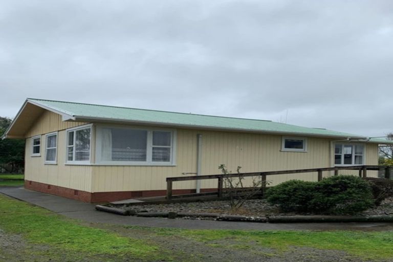 Photo of property in 43 Avenue Road, Foxton, 4814