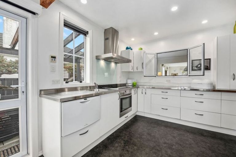 Photo of property in 9 Oak Street, Ebdentown, Upper Hutt, 5018