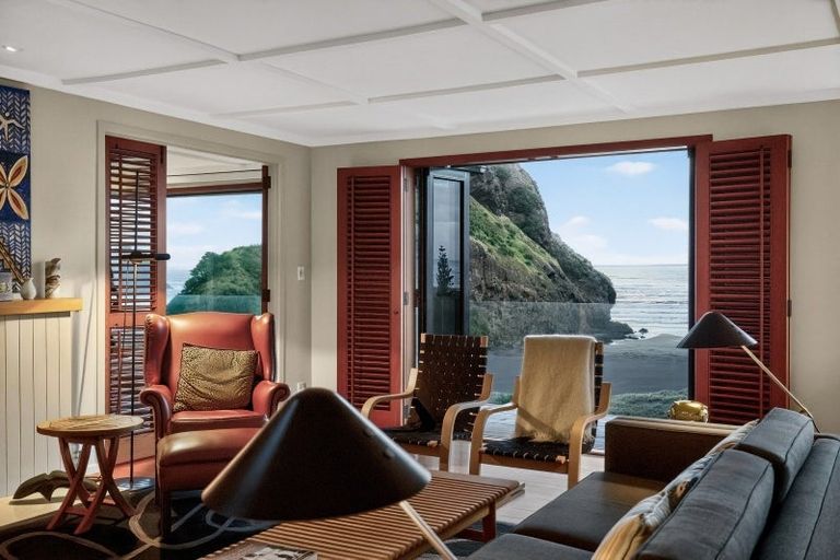 Photo of property in 24 Garden Road, Piha, 0772