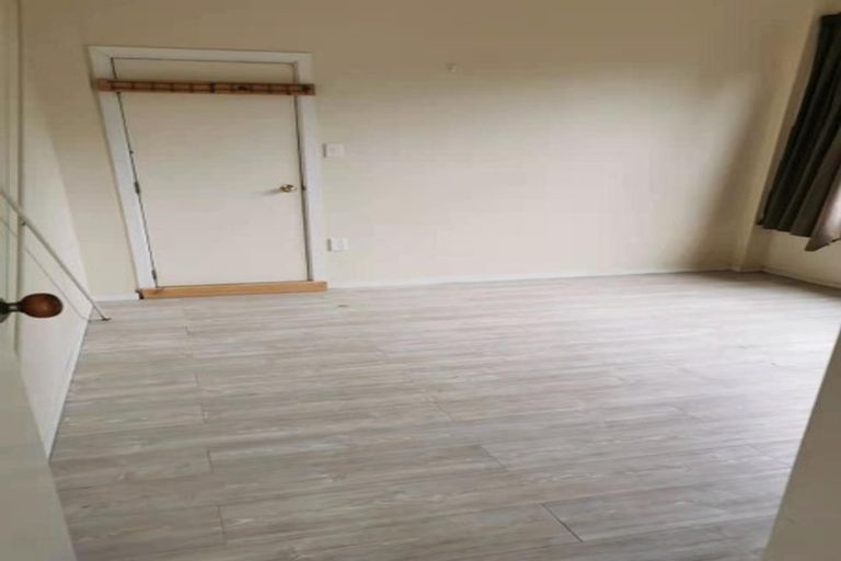 Photo of property in 46 Glen Vista Place, Bayview, Auckland, 0629