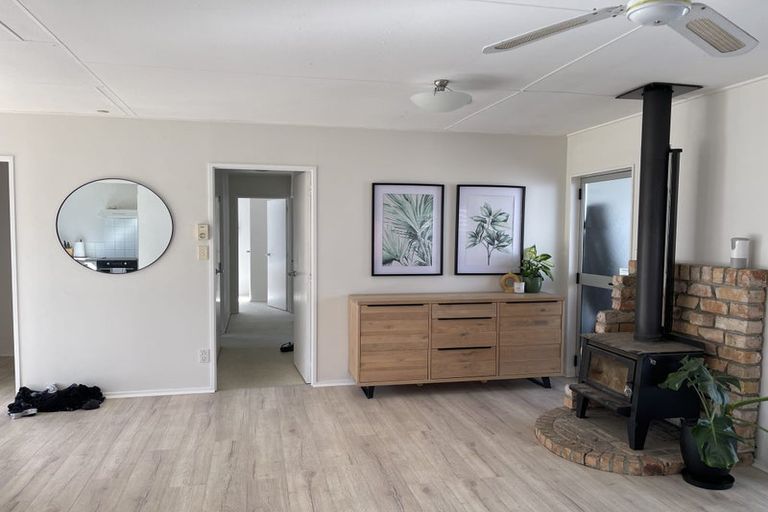 Photo of property in 81 Kemp Road, Massey, Auckland, 0614