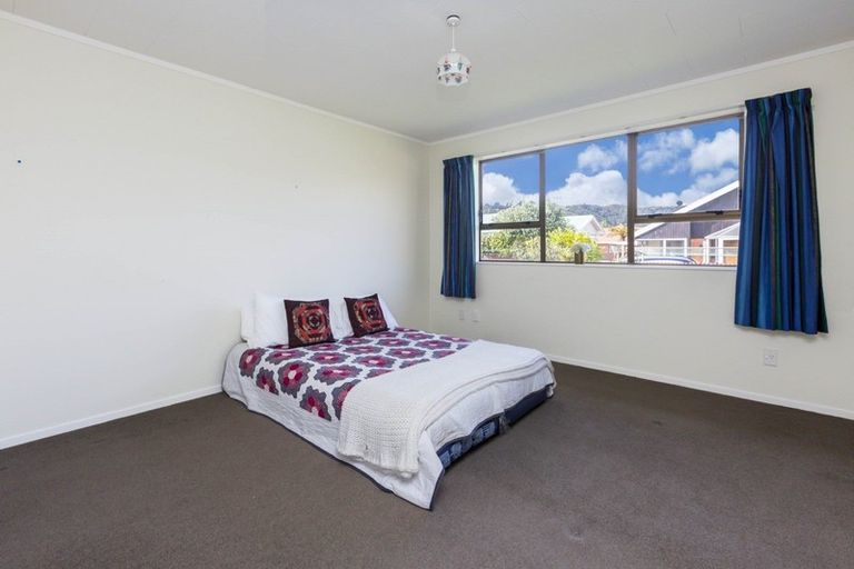 Photo of property in 2/48 Kowhai Avenue, Ebdentown, Upper Hutt, 5018