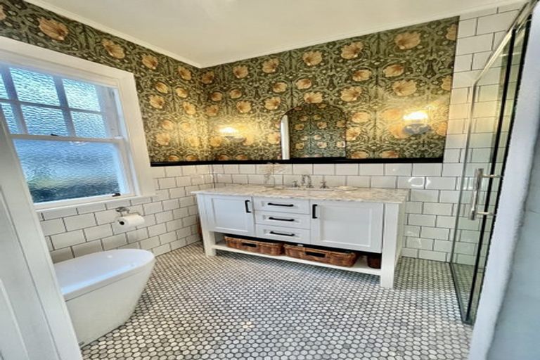 Photo of property in 58 Glen Road, Kelburn, Wellington, 6012