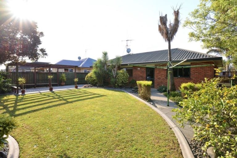 Photo of property in 48 Waiwherowhero Drive, St Andrews, Hamilton, 3200