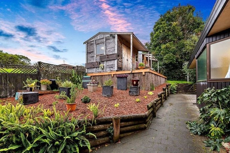 Photo of property in 12 Fernbird Place, Massey, Auckland, 0614