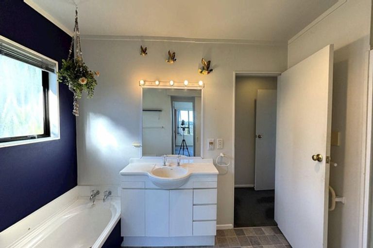 Photo of property in 123a Winara Avenue, Waikanae, 5036