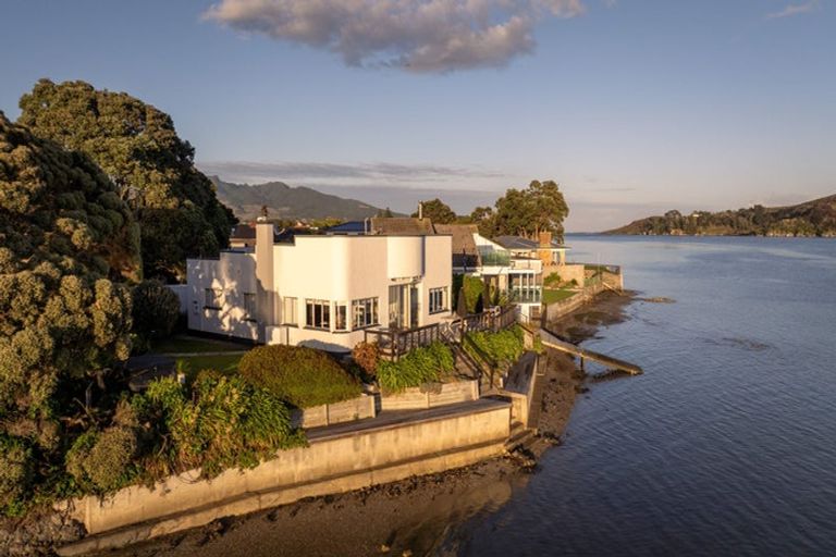 Photo of property in Wallis Street, Raglan, 3225