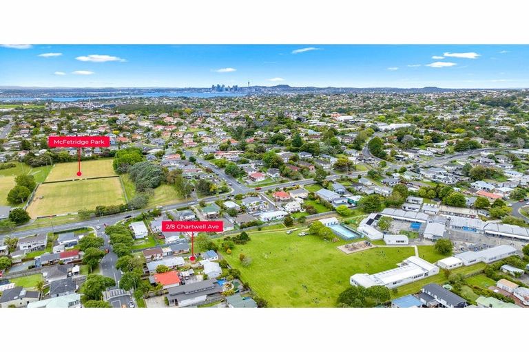 Photo of property in 2/8 Chartwell Avenue, Glenfield, Auckland, 0629