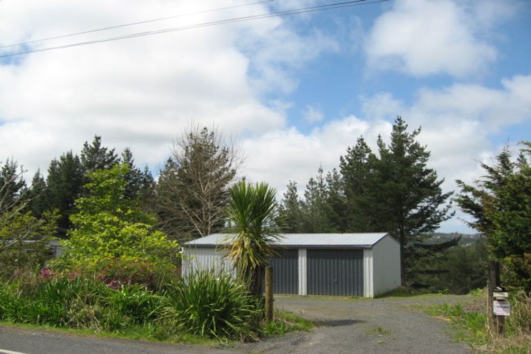Photo of property in 62 Bethells Road, Waitakere, Henderson, 0782