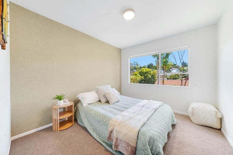 Photo of property in 2/22 Sandiacre Way, Browns Bay, Auckland, 0630