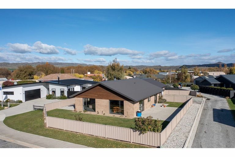 Photo of property in 28 Plunket Street, Omakau, 9376