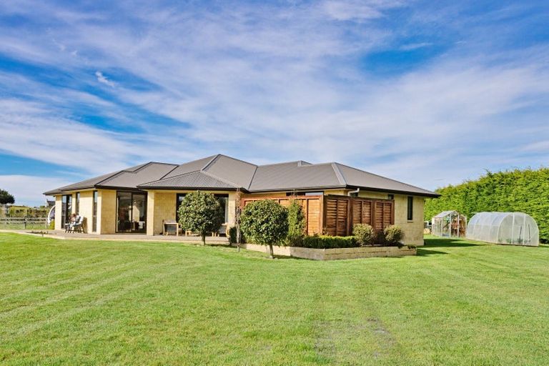 Photo of property in 56 Sunrise Drive, Seaward Bush, Invercargill, 9812