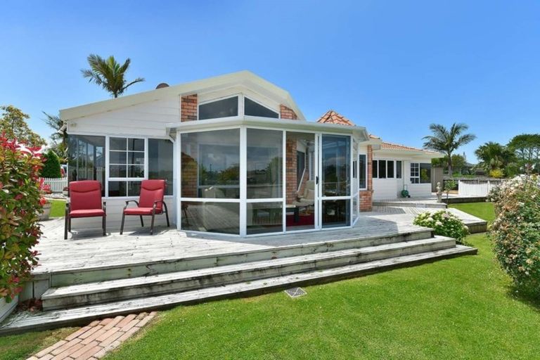 Photo of property in 52 Settlers Grove, Orewa, 0931