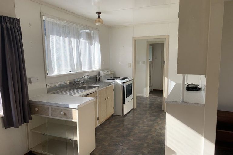 Photo of property in 8a Awanui Street, Merrilands, New Plymouth, 4312