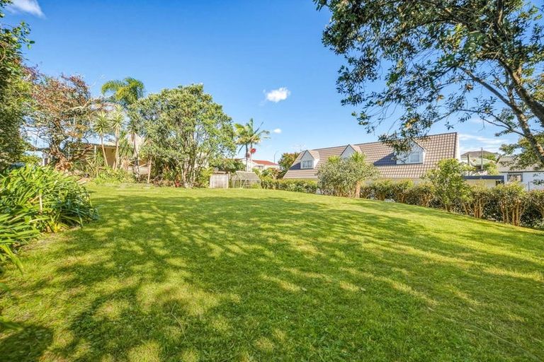 Photo of property in 938 East Coast Road, Northcross, Auckland, 0630
