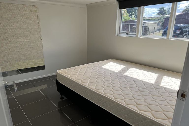 Photo of property in 41 Thornlow Street, Glendene, Auckland, 0602