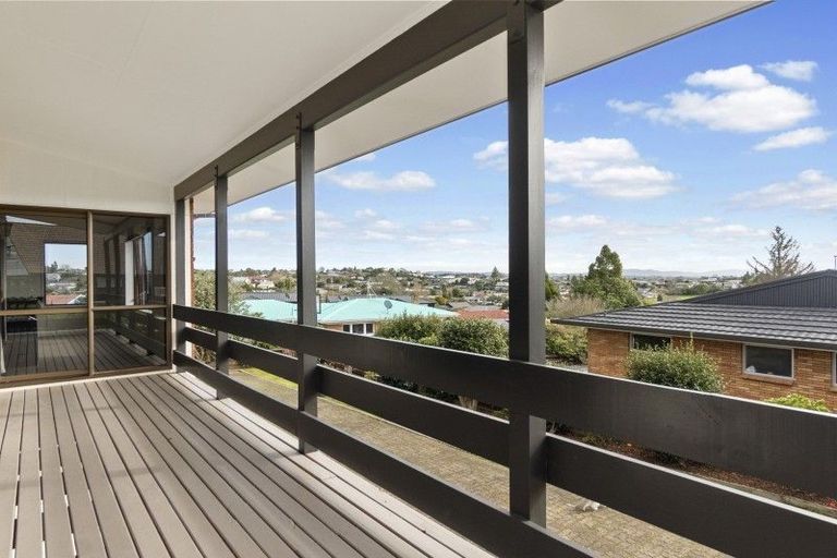 Photo of property in 39 Russleigh Drive, Dinsdale, Hamilton, 3204