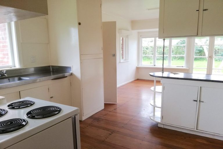 Photo of property in 22 Lowtherhurst Road, Massey, Auckland, 0614