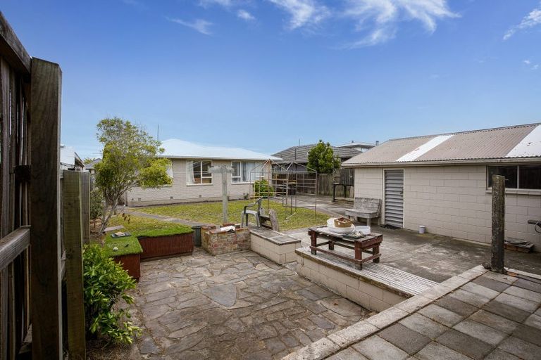 Photo of property in 102 Effingham Street, North New Brighton, Christchurch, 8083
