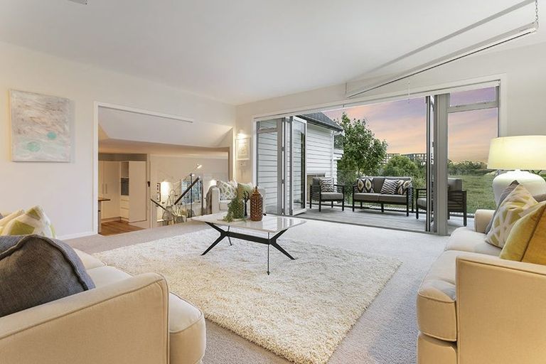 Photo of property in 42 Harley Close, Hauraki, Auckland, 0622