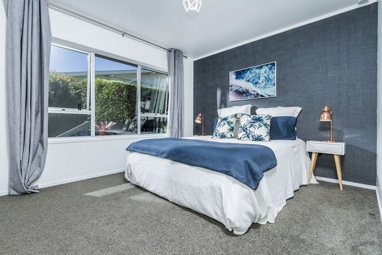 Photo of property in 1/169 Queen Street, Northcote Point, Auckland, 0627