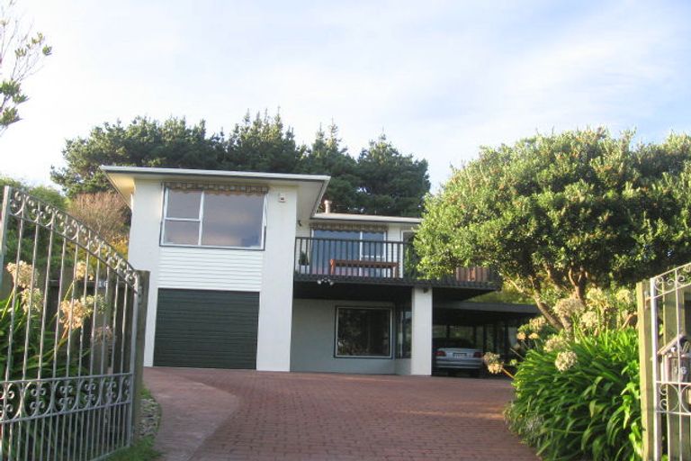 Photo of property in 16 Livet Place, Papakowhai, Porirua, 5024