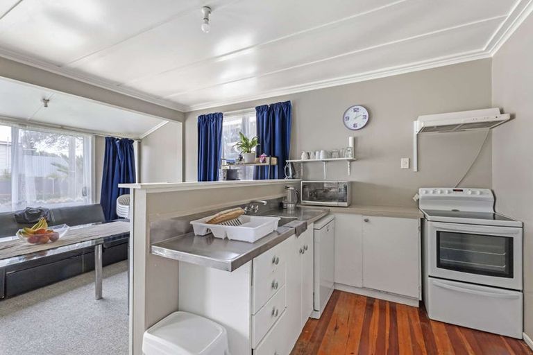 Photo of property in 32 Pendarves Street, New Plymouth, 4310