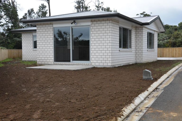 Photo of property in 1 Totarahoe Lane, Whalers Gate, New Plymouth, 4310