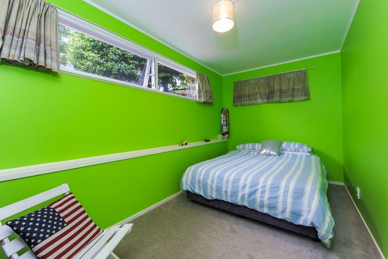 Photo of property in 12 De Val Drive, Titirangi, Auckland, 0604
