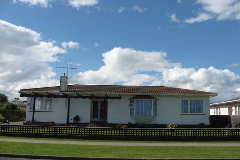 Photo of property in 14 Karaka Street, Castlecliff, Whanganui, 4501