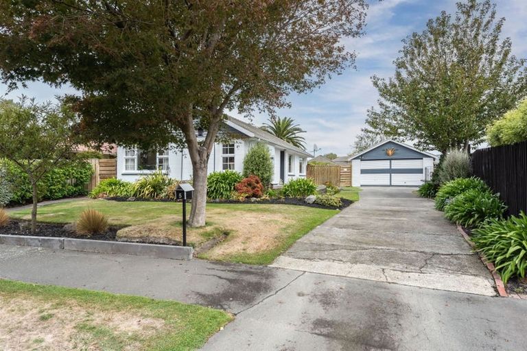 Photo of property in 5 Neave Place, Hillmorton, Christchurch, 8025