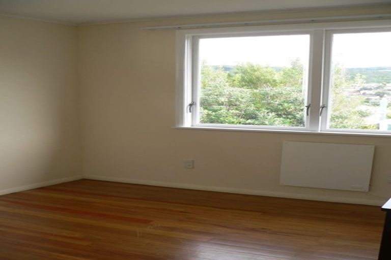 Photo of property in 17 Taylor Terrace, Tawa, Wellington, 5028