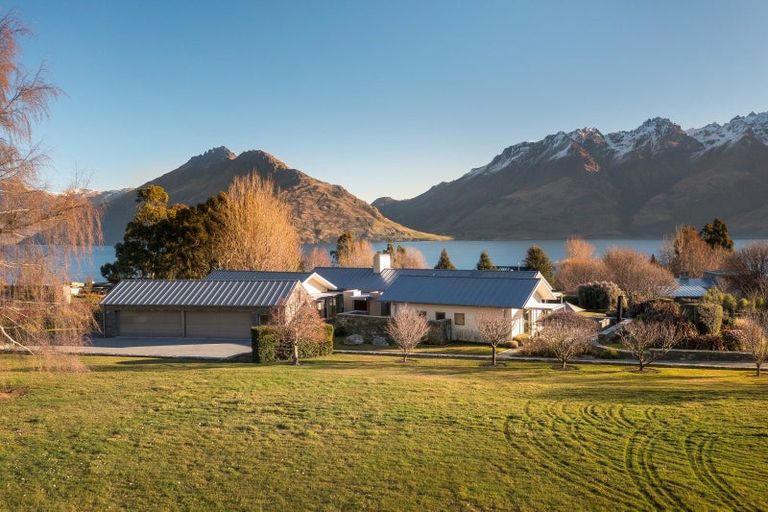 Photo of property in 3 Bayonet Peak Place, Drift Bay, Queenstown, 9371