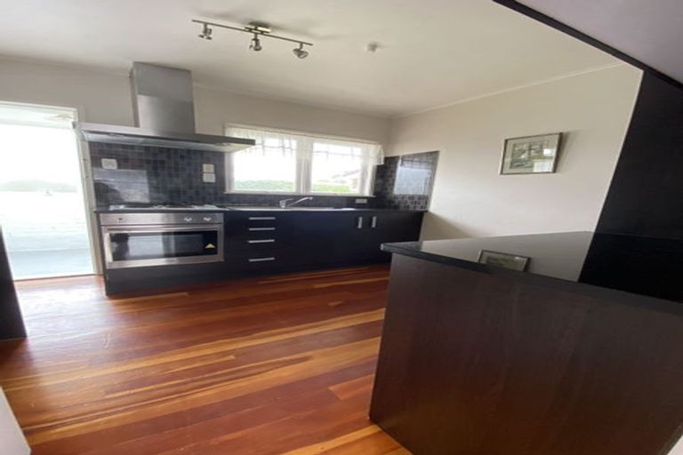 Photo of property in 2/43 Shakespeare Road, Milford, Auckland, 0620