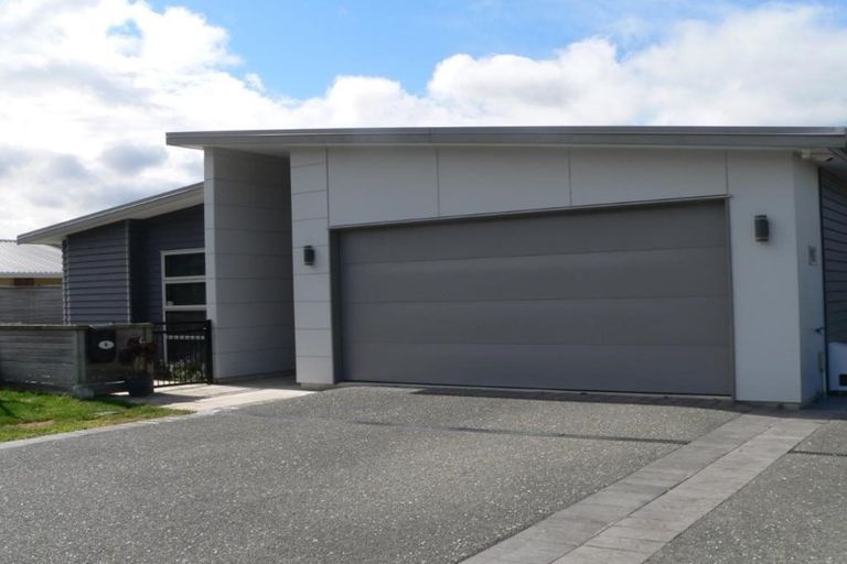 Photo of property in 9 Davies Street, Tawa, Wellington, 5028