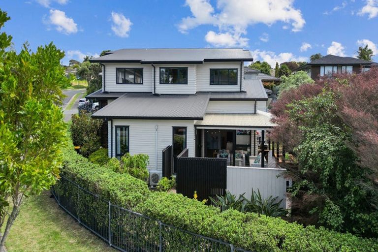 Photo of property in 22 Midhurst Avenue, Henderson, Auckland, 0612