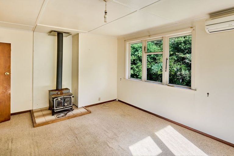 Photo of property in 34a Lyndhurst Road, Tawa, Wellington, 5028