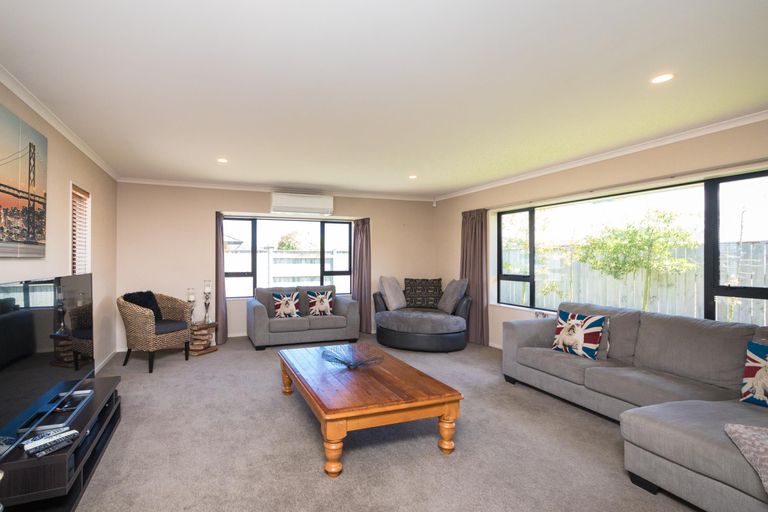 Photo of property in 23 Walnut Grove, Kelvin Grove, Palmerston North, 4414
