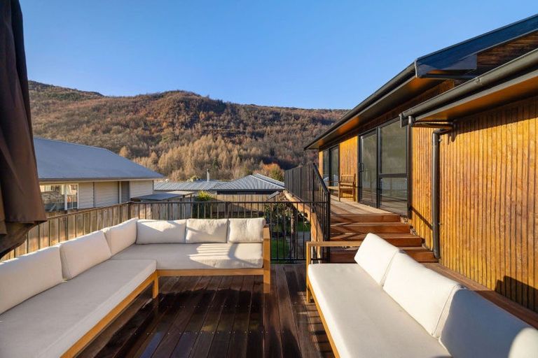 Photo of property in 67 Devon Street, Arrowtown, 9302