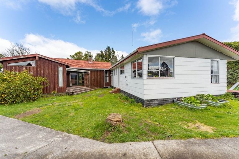 Photo of property in 24 Montjoy Street, Stratford, 4332