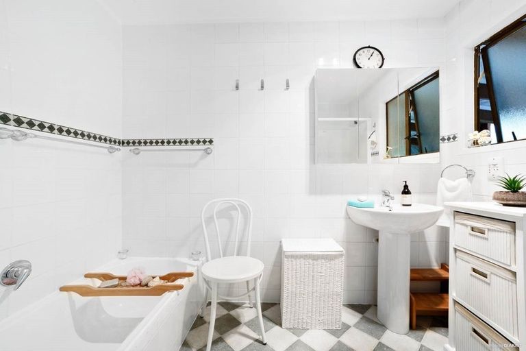 Photo of property in 134 Stapleford Crescent, Browns Bay, Auckland, 0630