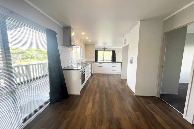 Photo of property in 4 Clearview Heights, Ranui, Auckland, 0612