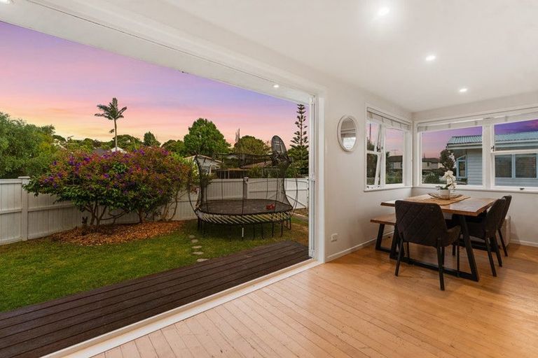 Photo of property in 2 Tyne Road, Forrest Hill, Auckland, 0620