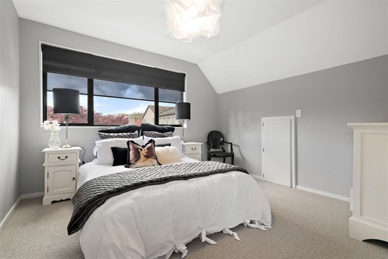 Photo of property in 2/17 Woodford Terrace, Ilam, Christchurch, 8053