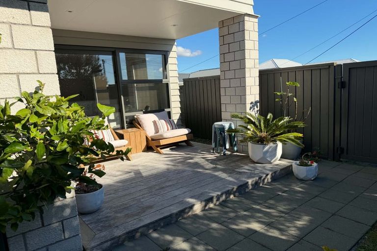 Photo of property in 79 Pupuke Road, Northcote, Auckland, 0627