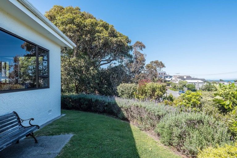 Photo of property in 115 Seaview Road, Paraparaumu Beach, Paraparaumu, 5032